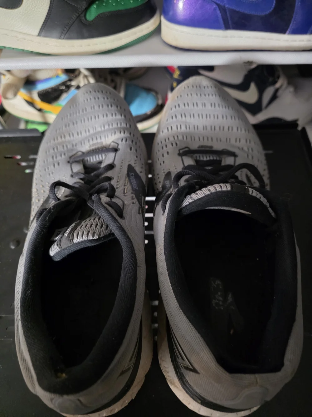 🔥 Brooks Ghost 13 Men Size 11 Gray  Black Men's Running Sneakers Cream Midsole